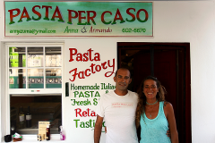 anna-e-armando-proprietari-di-pasta-per-caso-caye-caulker-belize-facebook1